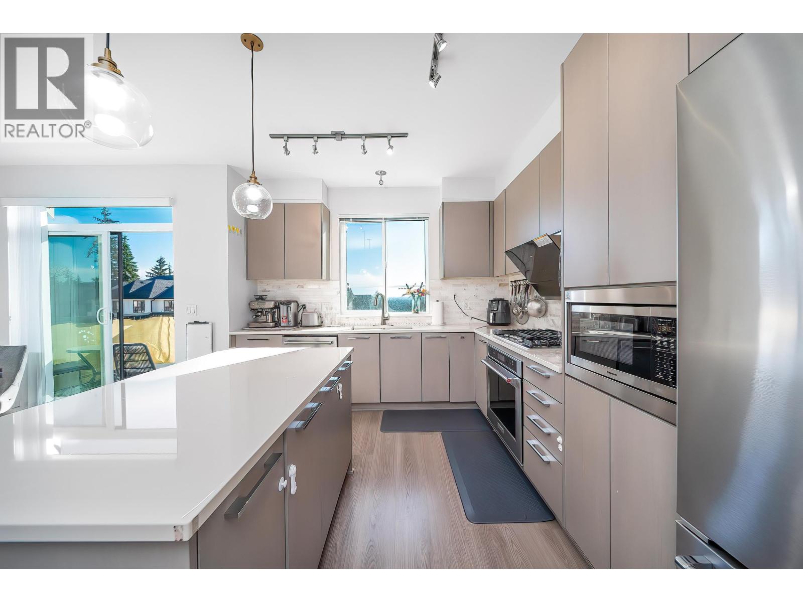 119 3500 Burke Village Promenade, Coquitlam, British Columbia  V3E 0N2 - Photo 10 - R3088081