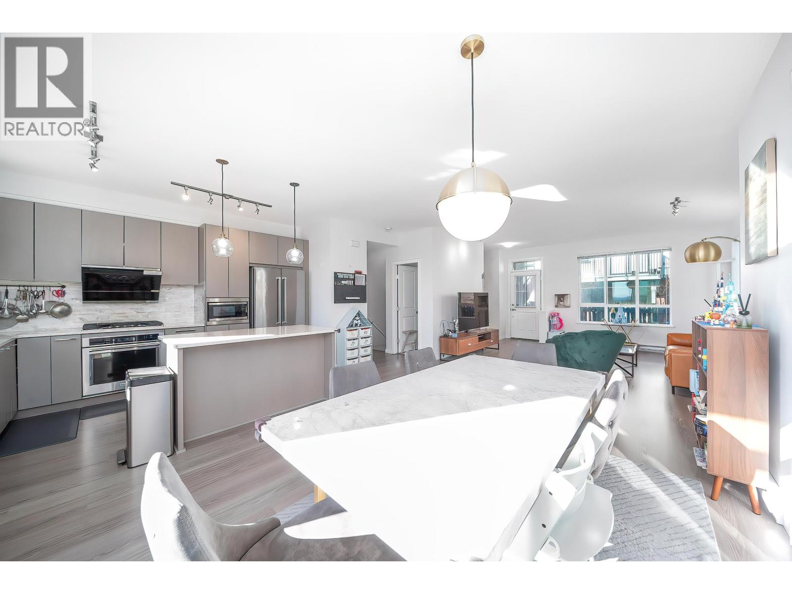 119 3500 Burke Village Promenade, Coquitlam, British Columbia  V3E 0N2 - Photo 11 - R3088081