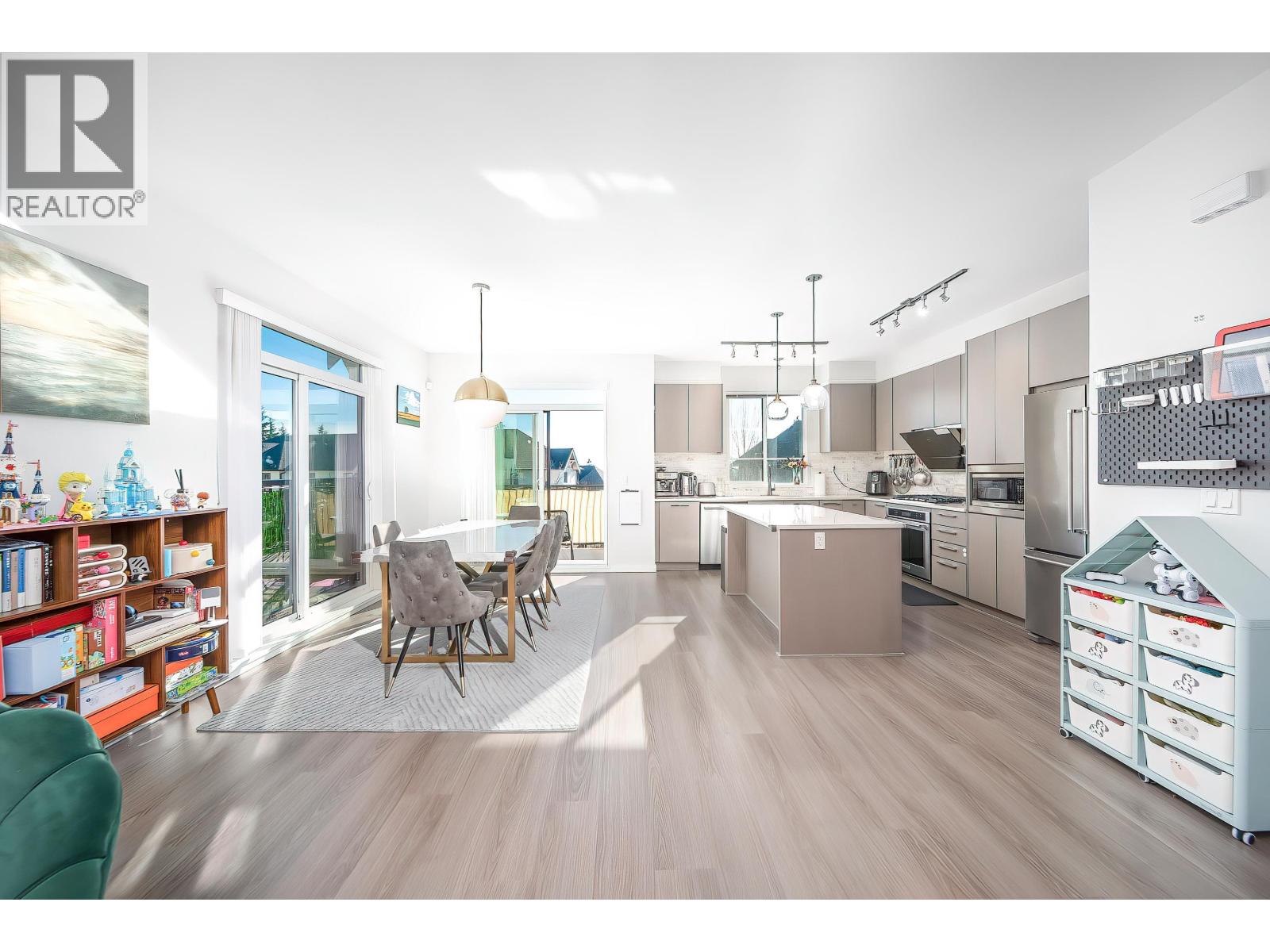 119 3500 Burke Village Promenade, Coquitlam, British Columbia  V3E 0N2 - Photo 13 - R3088081