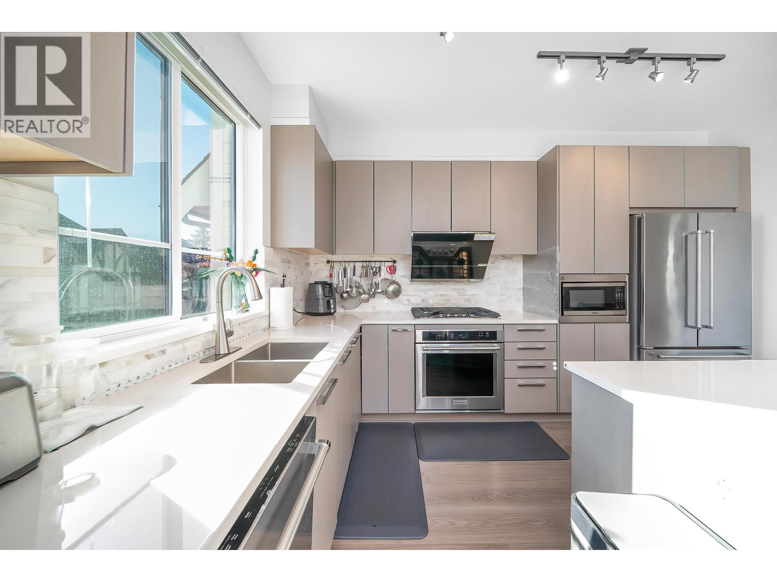 119 3500 Burke Village Promenade, Coquitlam, British Columbia  V3E 0N2 - Photo 7 - R3088081