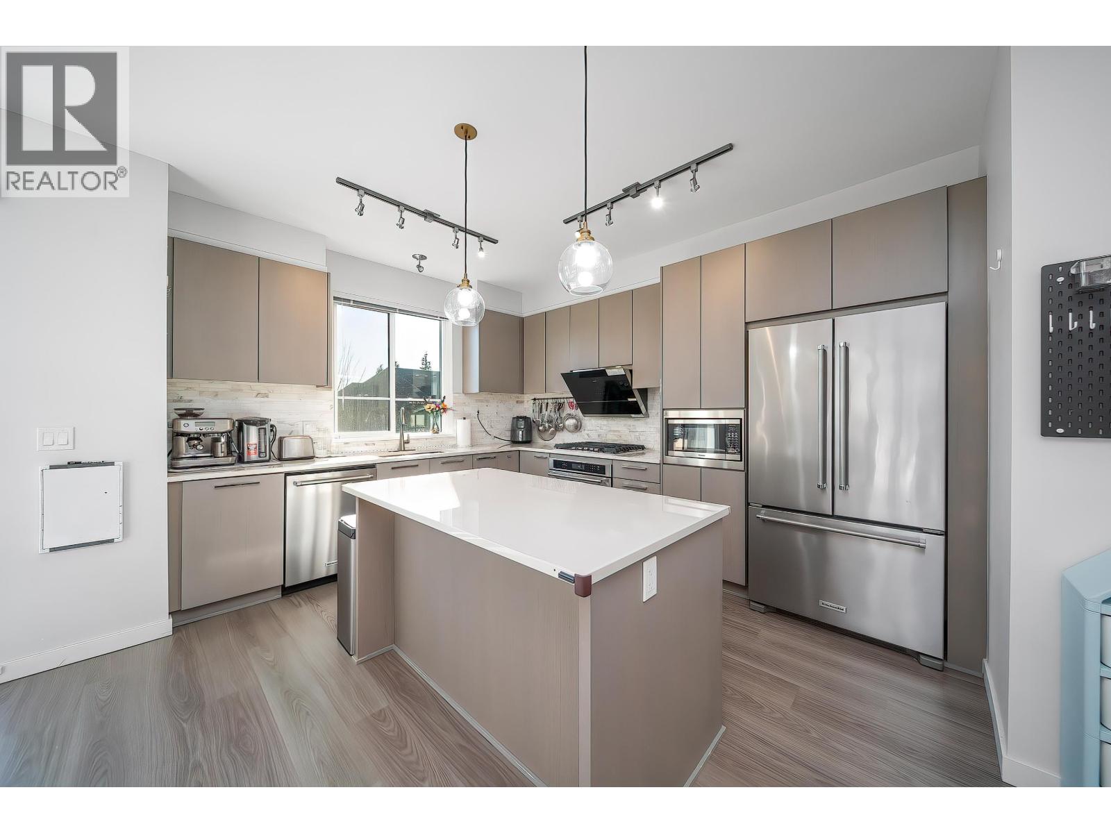 119 3500 Burke Village Promenade, Coquitlam, British Columbia  V3E 0N2 - Photo 9 - R3088081