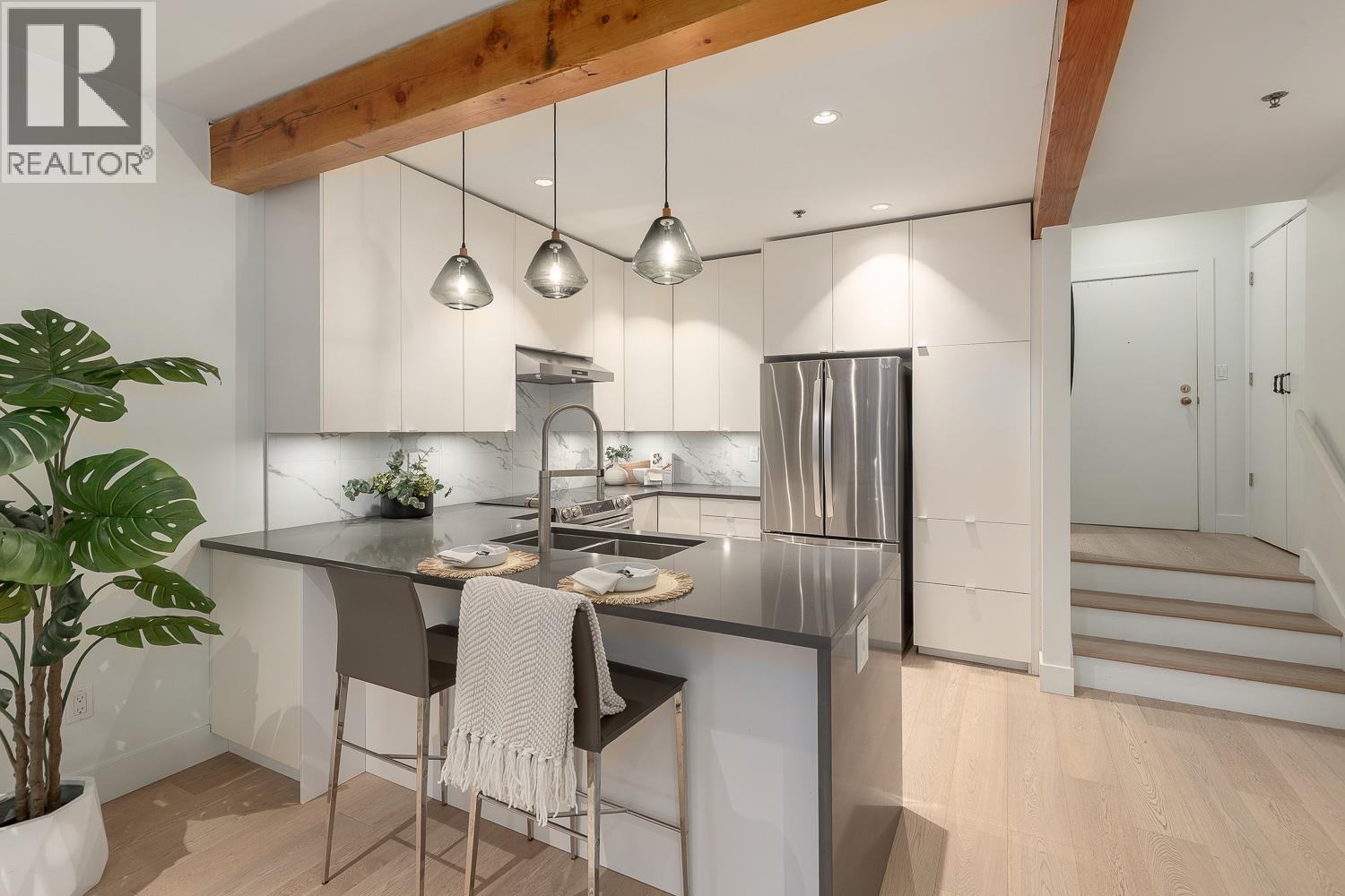 105 1963 W 3rd Avenue, Vancouver, British Columbia  V6J 1L2 - Photo 1 - R3088102