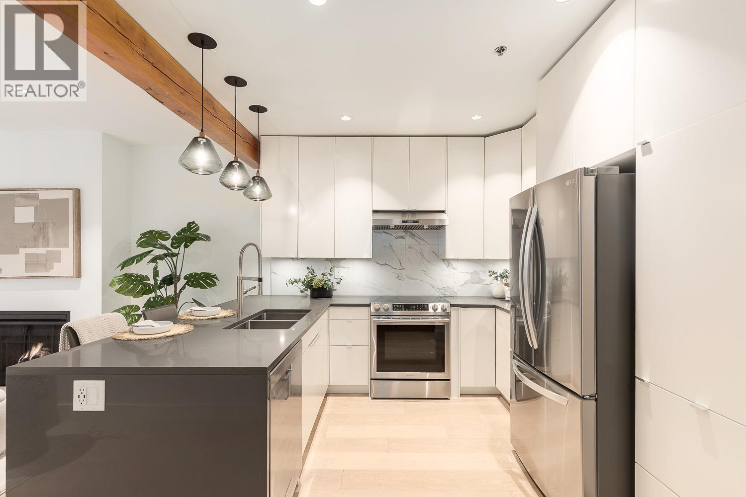 105 1963 W 3rd Avenue, Vancouver, British Columbia  V6J 1L2 - Photo 2 - R3088102