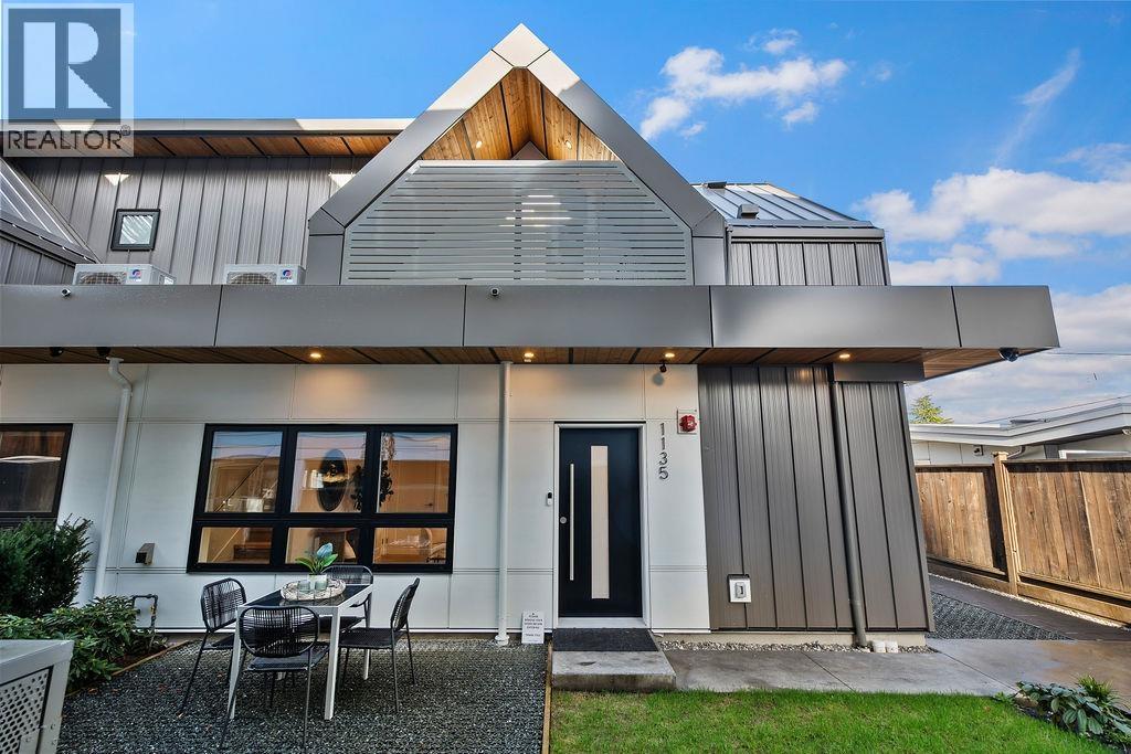 1135 W 33rd Avenue, Vancouver, British Columbia  V6M 1A3 - Photo 1 - R3088132