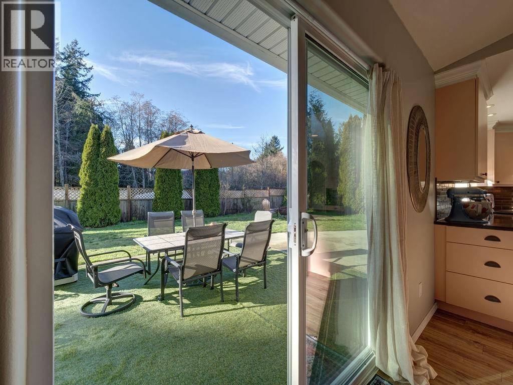 5643 Curtis Place, Sechelt, British Columbia  V7Z 0R9 - Photo 12 - R3088078