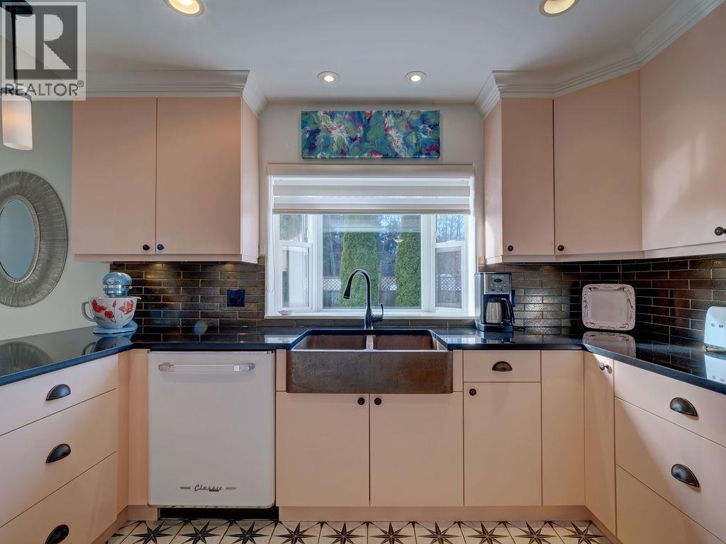 5643 Curtis Place, Sechelt, British Columbia  V7Z 0R9 - Photo 17 - R3088078