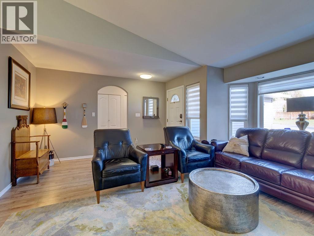 5643 Curtis Place, Sechelt, British Columbia  V7Z 0R9 - Photo 5 - R3088078