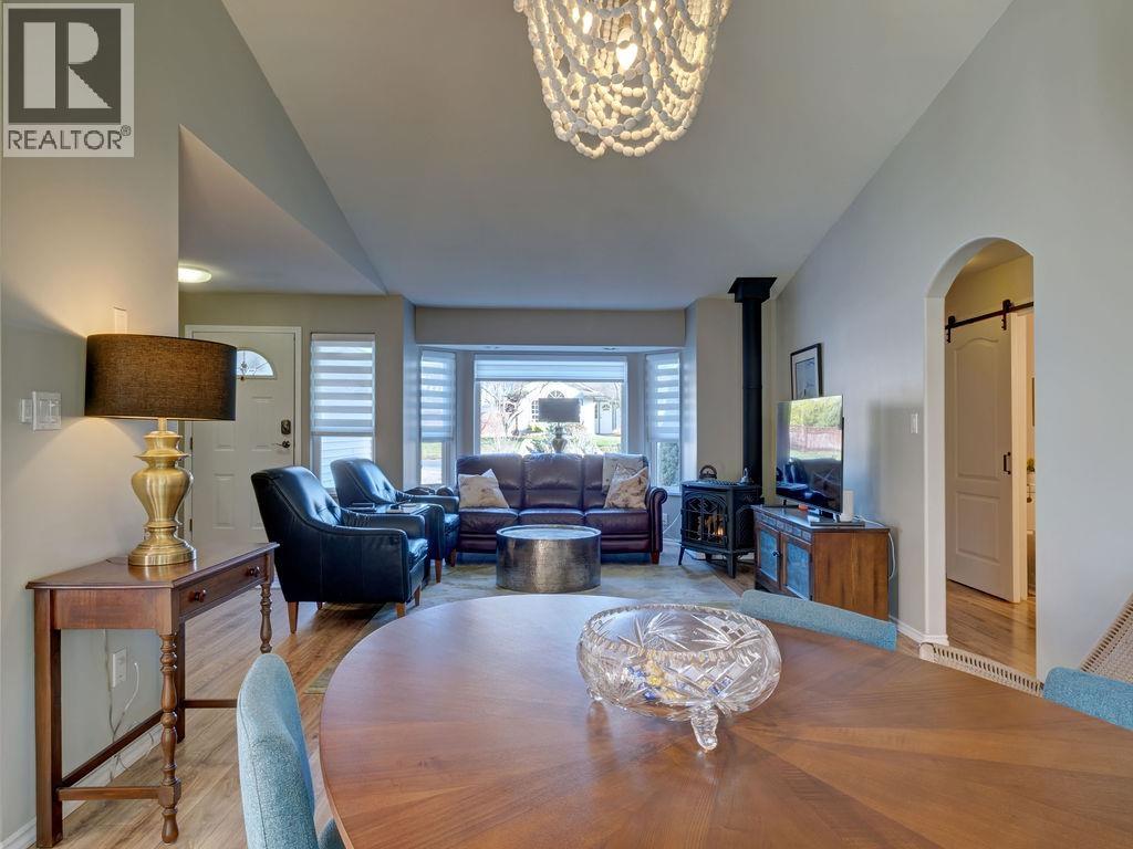 5643 Curtis Place, Sechelt, British Columbia  V7Z 0R9 - Photo 9 - R3088078