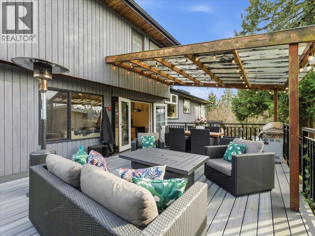 385 Hickey Drive, Coquitlam, British Columbia  V3K 5Z4 - Photo 2 - R3088082