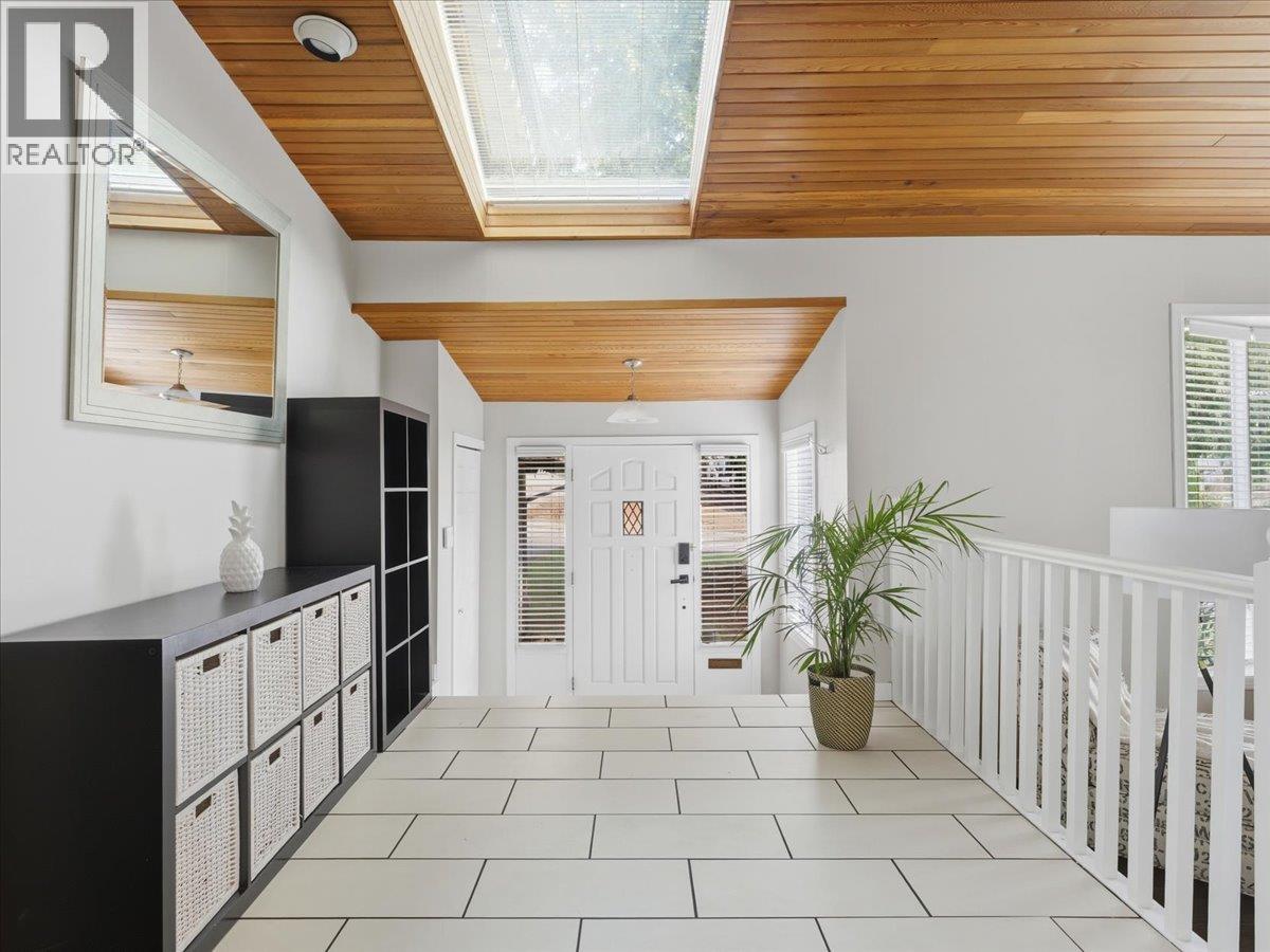 385 Hickey Drive, Coquitlam, British Columbia  V3K 5Z4 - Photo 9 - R3088082