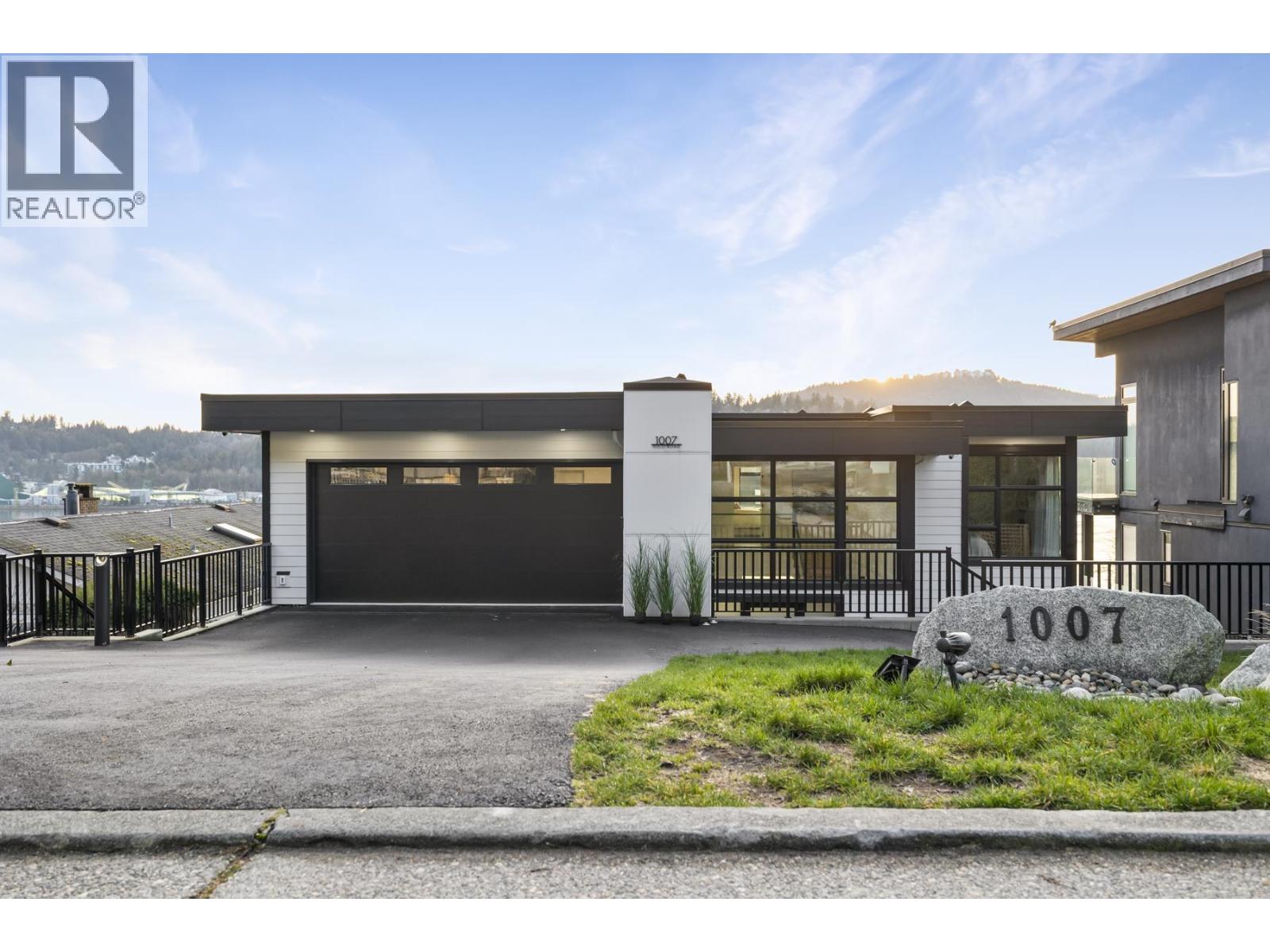 1007 Ioco Road, Port Moody, British Columbia  V3H 2W9 - Photo 4 - R3088087