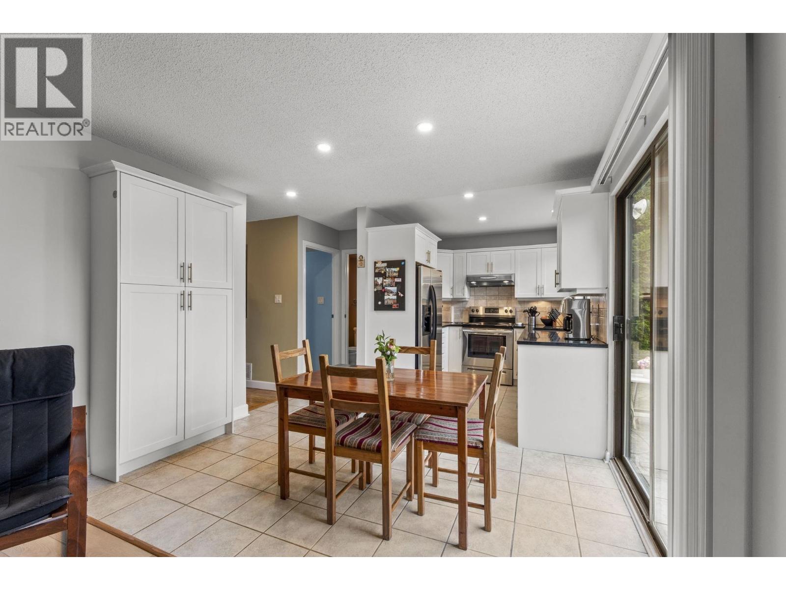 1241 Nestor Street, Coquitlam, British Columbia  V3E 1H4 - Photo 12 - R3088098