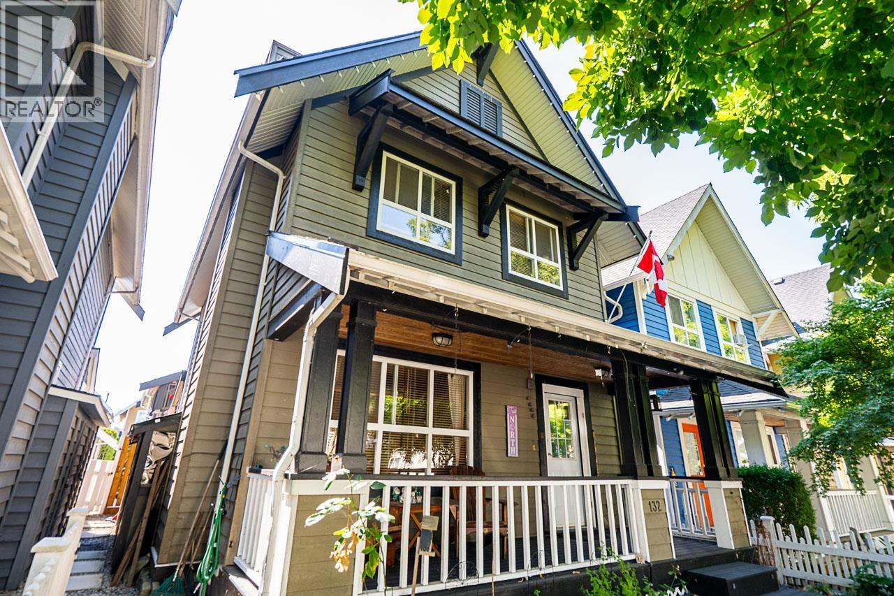 132 Star Crescent, New Westminster, British Columbia  V3M 6X5 - Photo 1 - R3088108