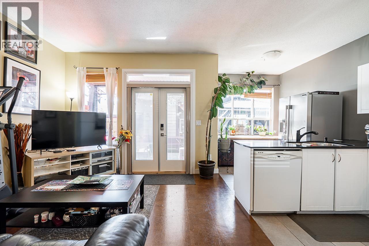 132 Star Crescent, New Westminster, British Columbia  V3M 6X5 - Photo 9 - R3088108