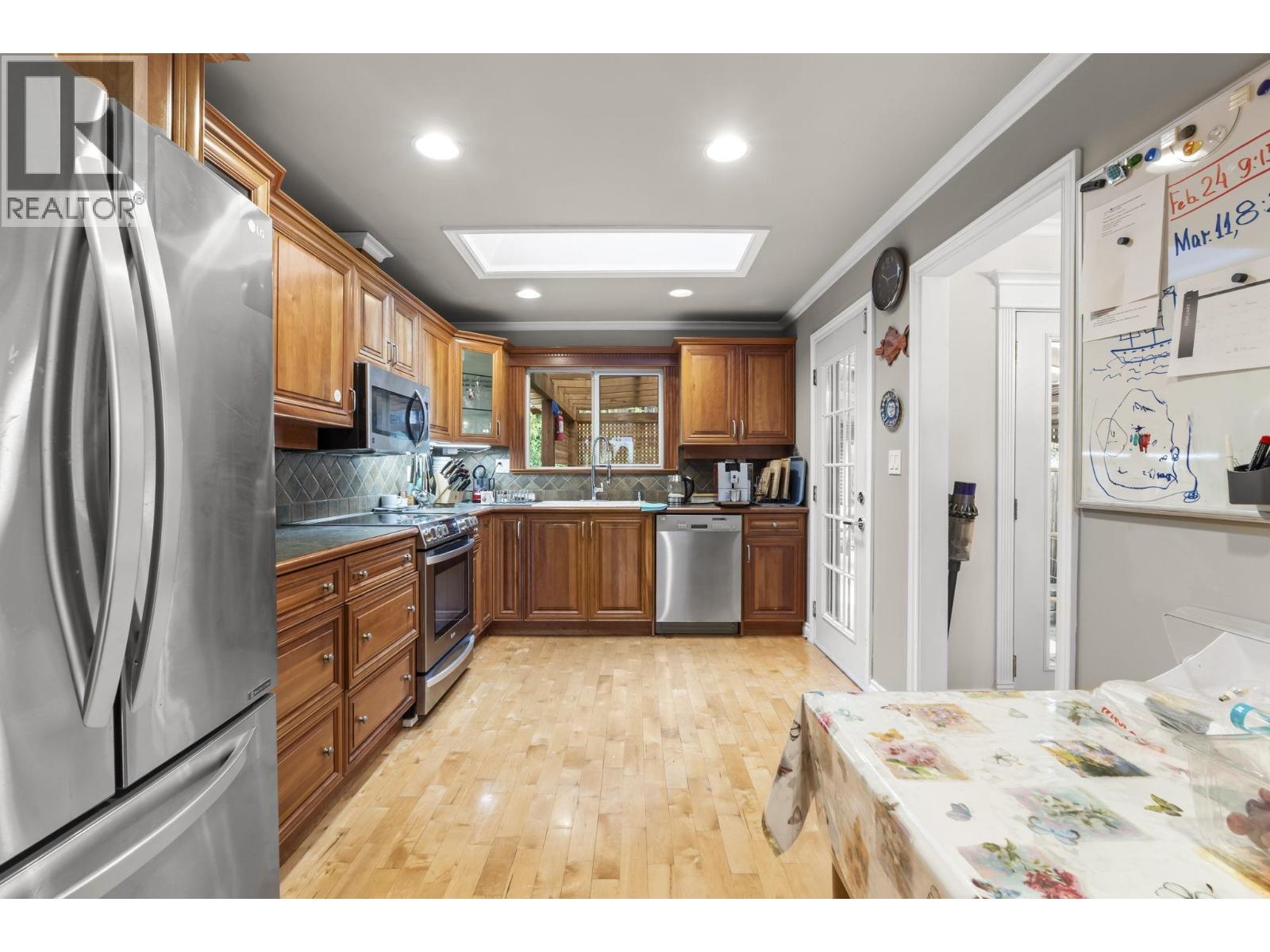 317 Gloucester Court, Coquitlam, British Columbia  V3K 5S6 - Photo 10 - R3088150