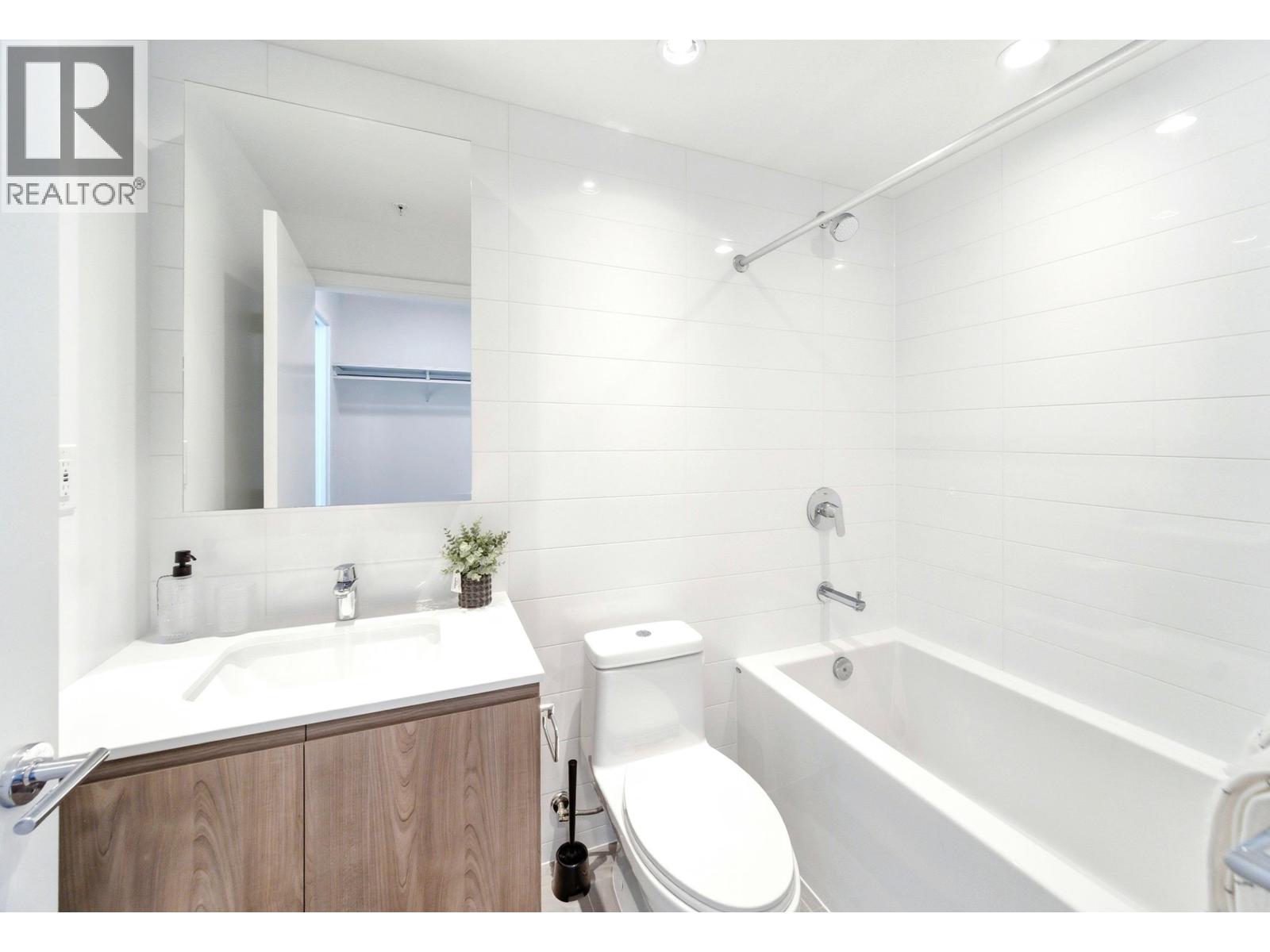 Listing Picture 18 of 25 : 3205 4650 BRENTWOOD BOULEVARD, Burnaby / 本拿比 - 魯藝地產 Yvonne Lu Group - MLS Medallion Club Member