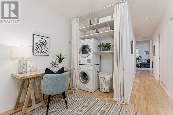 Upper - 736 Woodbine Avenue, Toronto, Ontario  M4E 2J1 - Photo 10 - E12773572