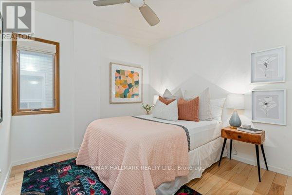 Upper - 736 Woodbine Avenue, Toronto, Ontario  M4E 2J1 - Photo 11 - E12773572