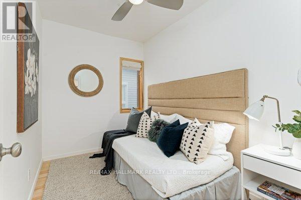 Upper - 736 Woodbine Avenue, Toronto, Ontario  M4E 2J1 - Photo 12 - E12773572