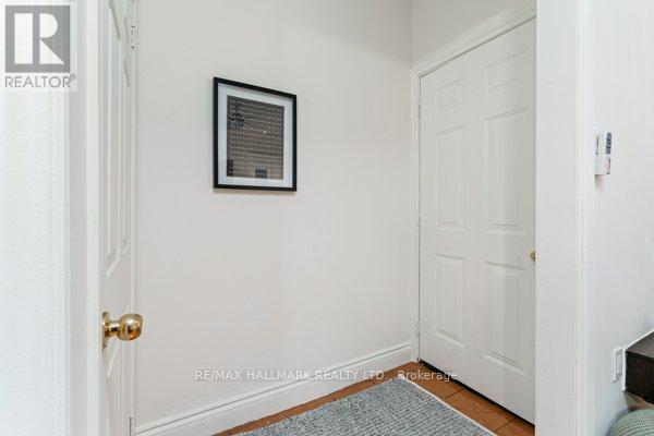 Upper - 736 Woodbine Avenue, Toronto, Ontario  M4E 2J1 - Photo 14 - E12773572