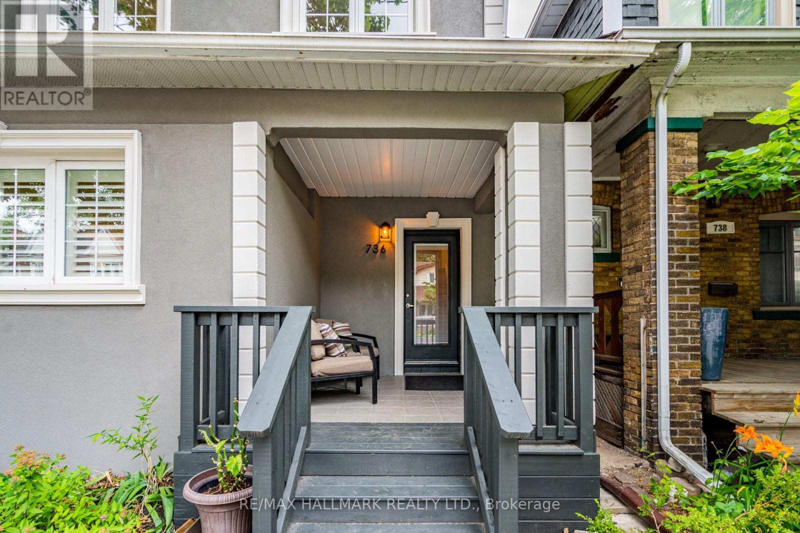 Upper - 736 Woodbine Avenue, Toronto, Ontario  M4E 2J1 - Photo 16 - E12773572