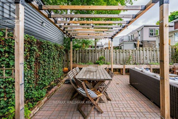 Upper - 736 Woodbine Avenue, Toronto, Ontario  M4E 2J1 - Photo 18 - E12773572