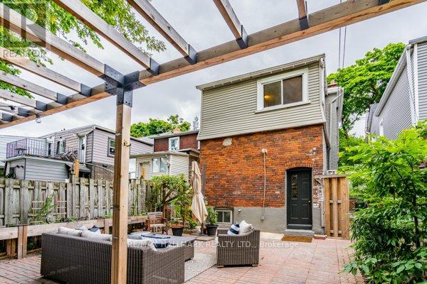 Upper - 736 Woodbine Avenue, Toronto, Ontario  M4E 2J1 - Photo 19 - E12773572