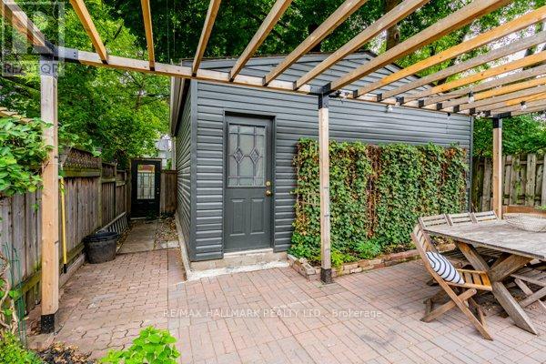 Upper - 736 Woodbine Avenue, Toronto, Ontario  M4E 2J1 - Photo 20 - E12773572