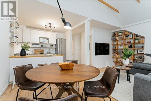 Upper - 736 Woodbine Avenue, Toronto, Ontario  M4E 2J1 - Photo 4 - E12773572