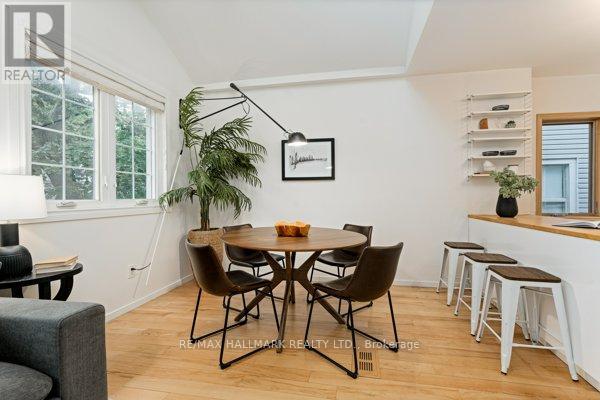 Upper - 736 Woodbine Avenue, Toronto, Ontario  M4E 2J1 - Photo 5 - E12773572