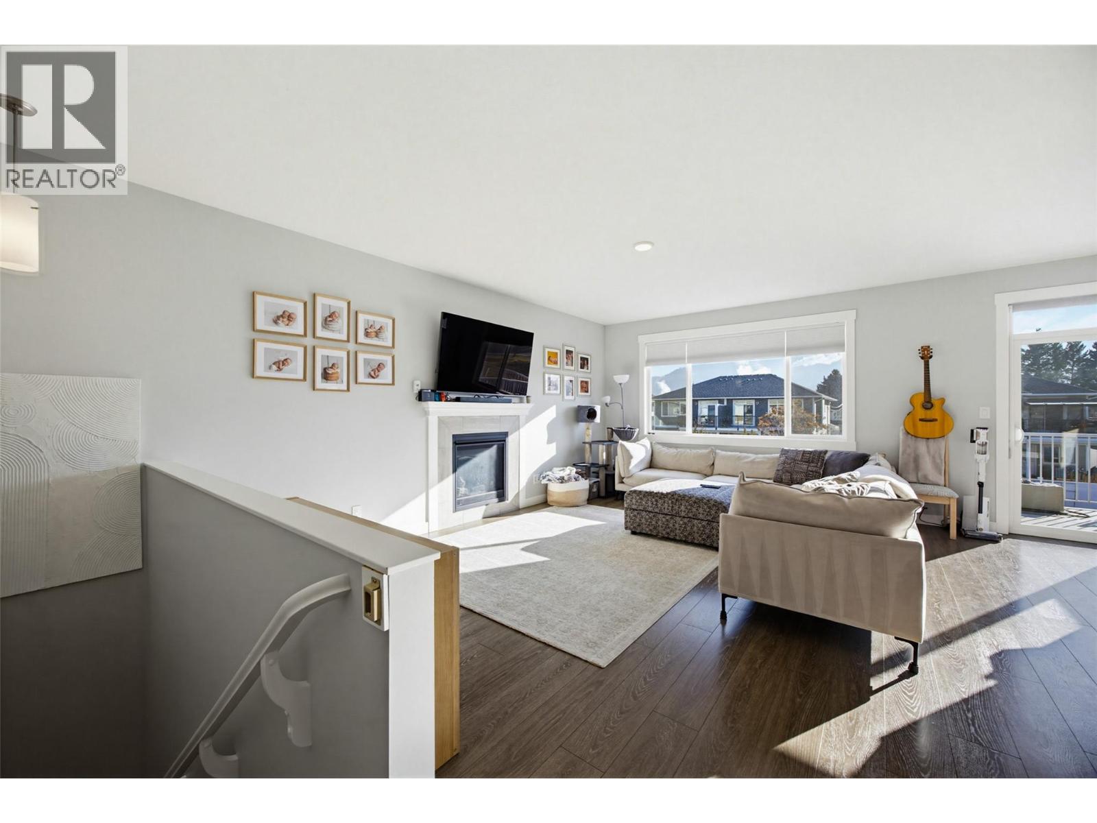 2379 Parkcrest Avenue, Kamloops, British Columbia  V2B 4Y2 - Photo 3 - 10375353