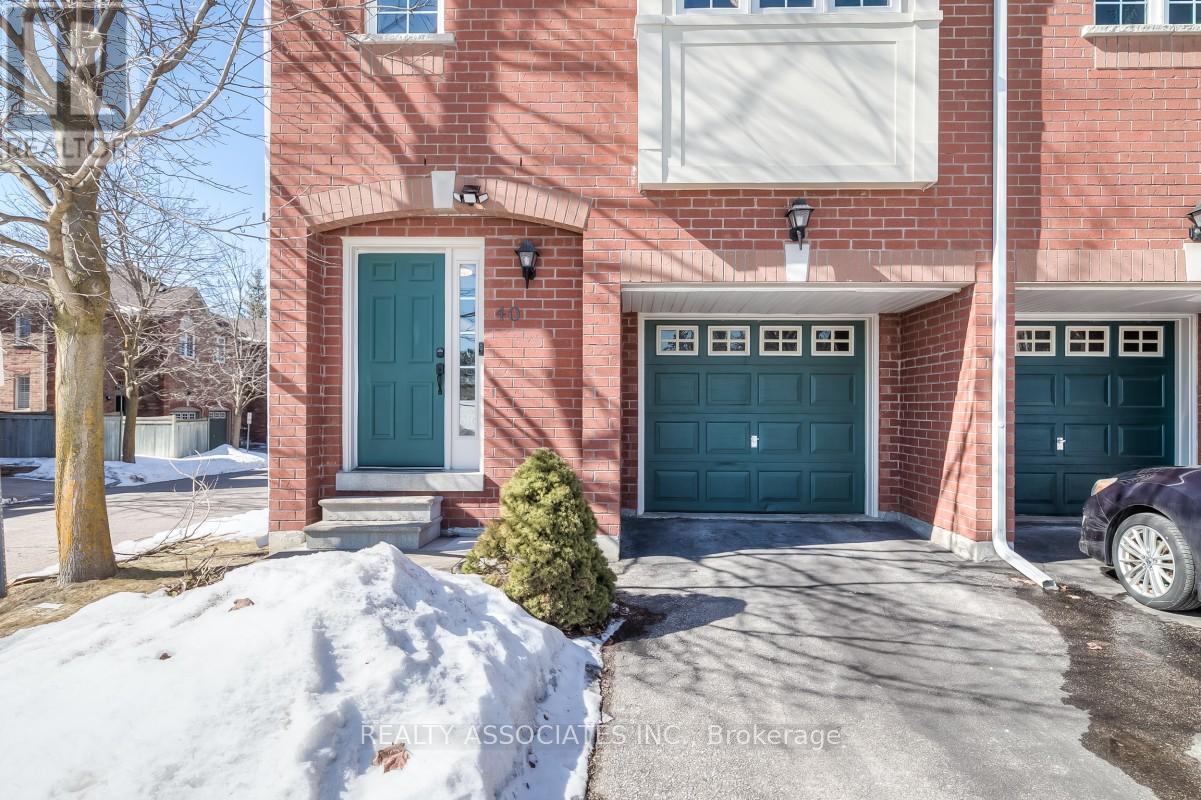 40 Sandlewood Court, Aurora, Ontario  L4G 7M9 - Photo 4 - N12773562