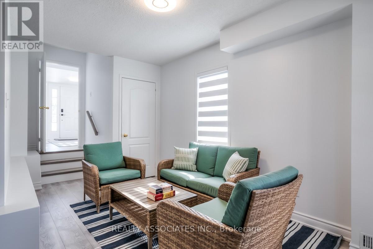 40 Sandlewood Court, Aurora, Ontario  L4G 7M9 - Photo 8 - N12773562