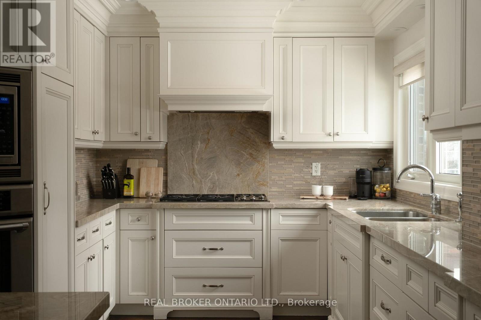 37 Wilgar Road, Toronto, Ontario  M8X 1J6 - Photo 15 - W12773116