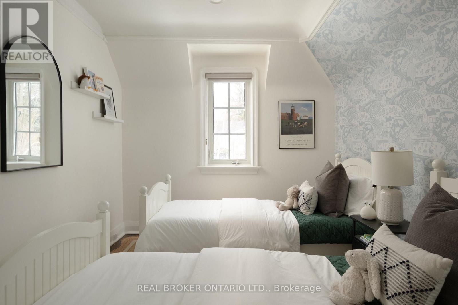 37 Wilgar Road, Toronto, Ontario  M8X 1J6 - Photo 31 - W12773116