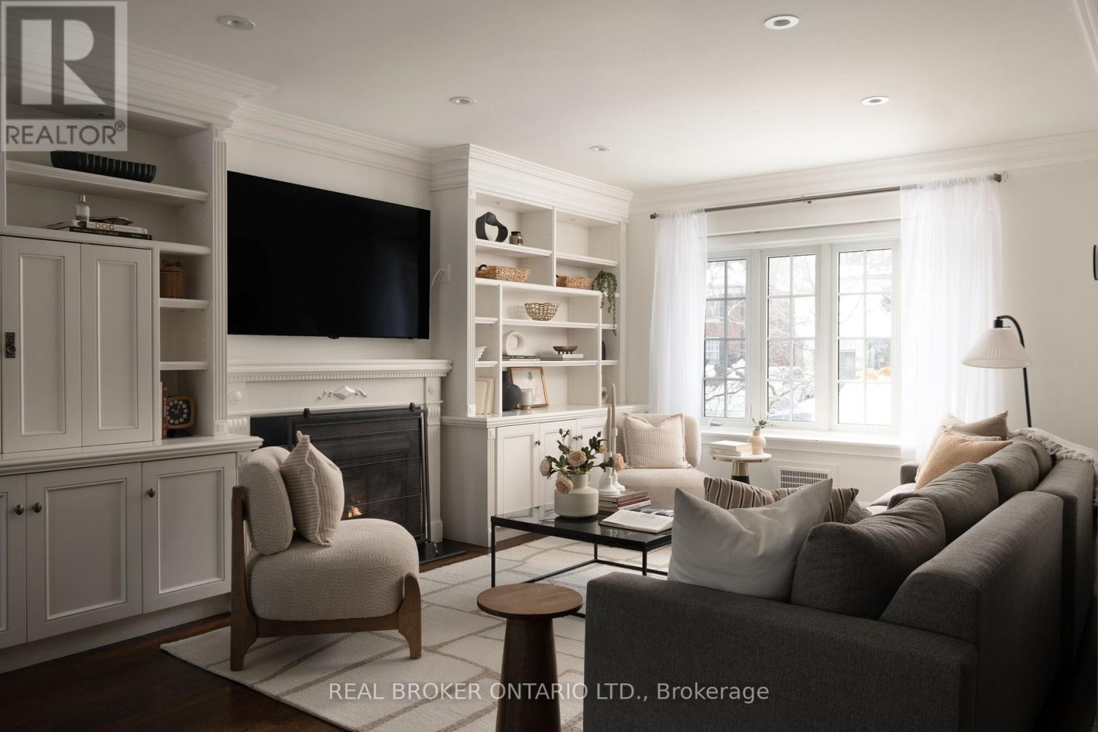 37 Wilgar Road, Toronto, Ontario  M8X 1J6 - Photo 3 - W12773116