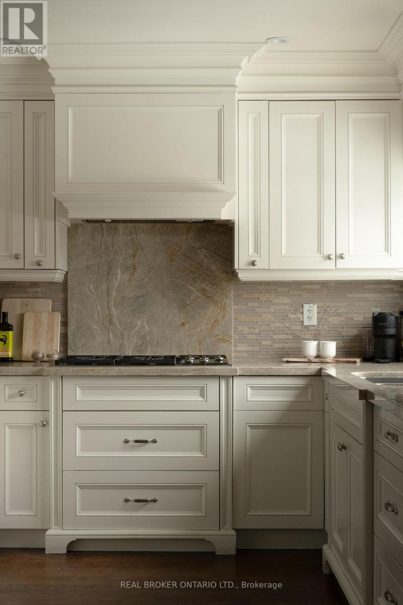 37 Wilgar Road, Toronto, Ontario  M8X 1J6 - Photo 14 - W12773116