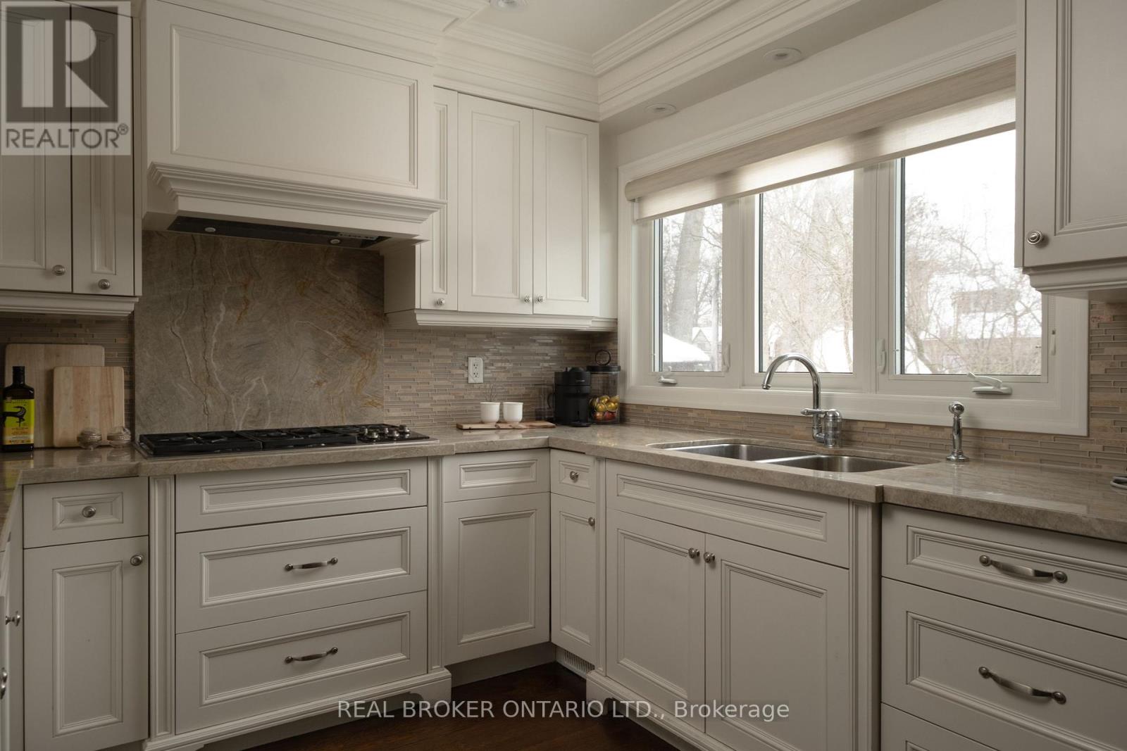 37 Wilgar Road, Toronto, Ontario  M8X 1J6 - Photo 16 - W12773116