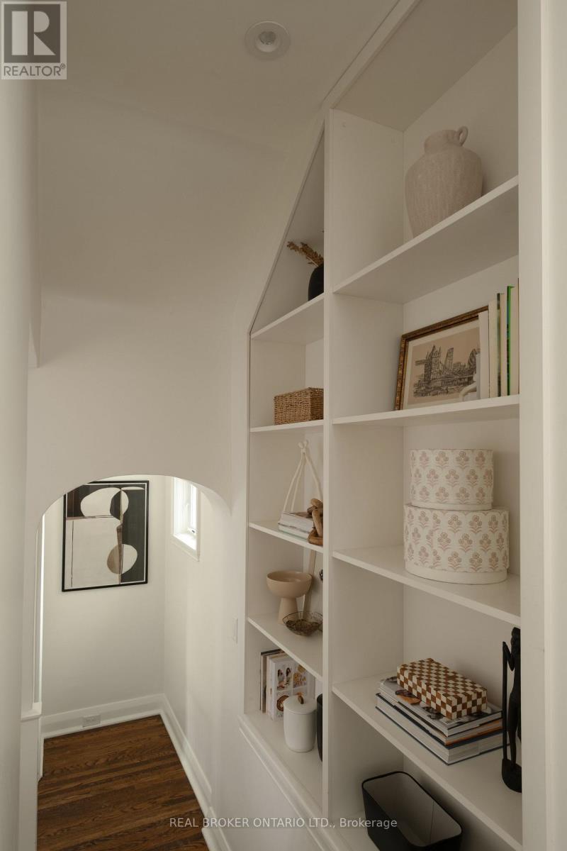 37 Wilgar Road, Toronto, Ontario  M8X 1J6 - Photo 21 - W12773116