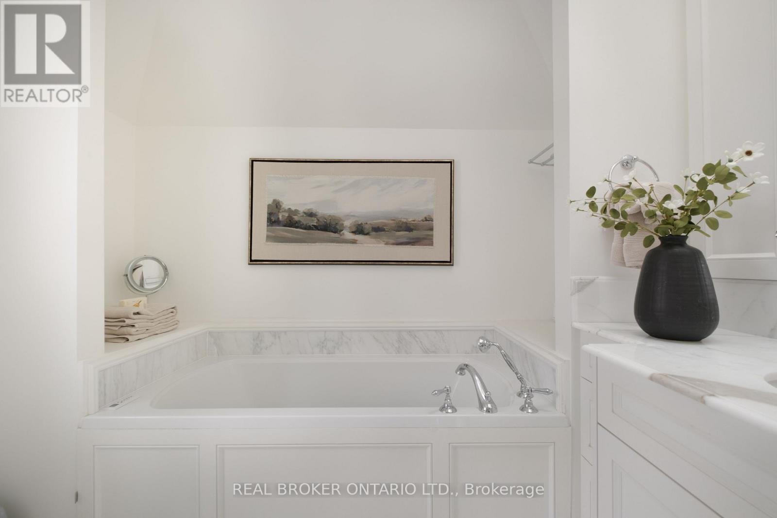 37 Wilgar Road, Toronto, Ontario  M8X 1J6 - Photo 35 - W12773116