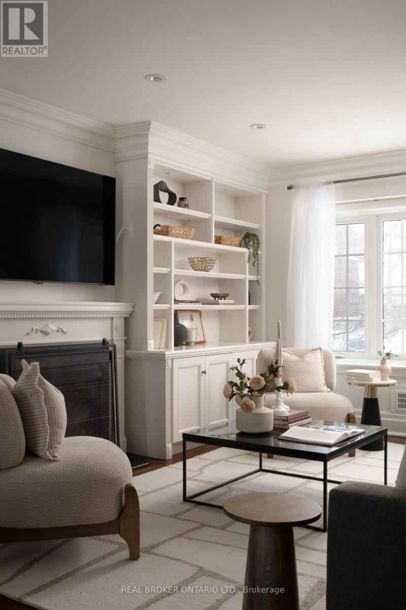 37 Wilgar Road, Toronto, Ontario  M8X 1J6 - Photo 5 - W12773116