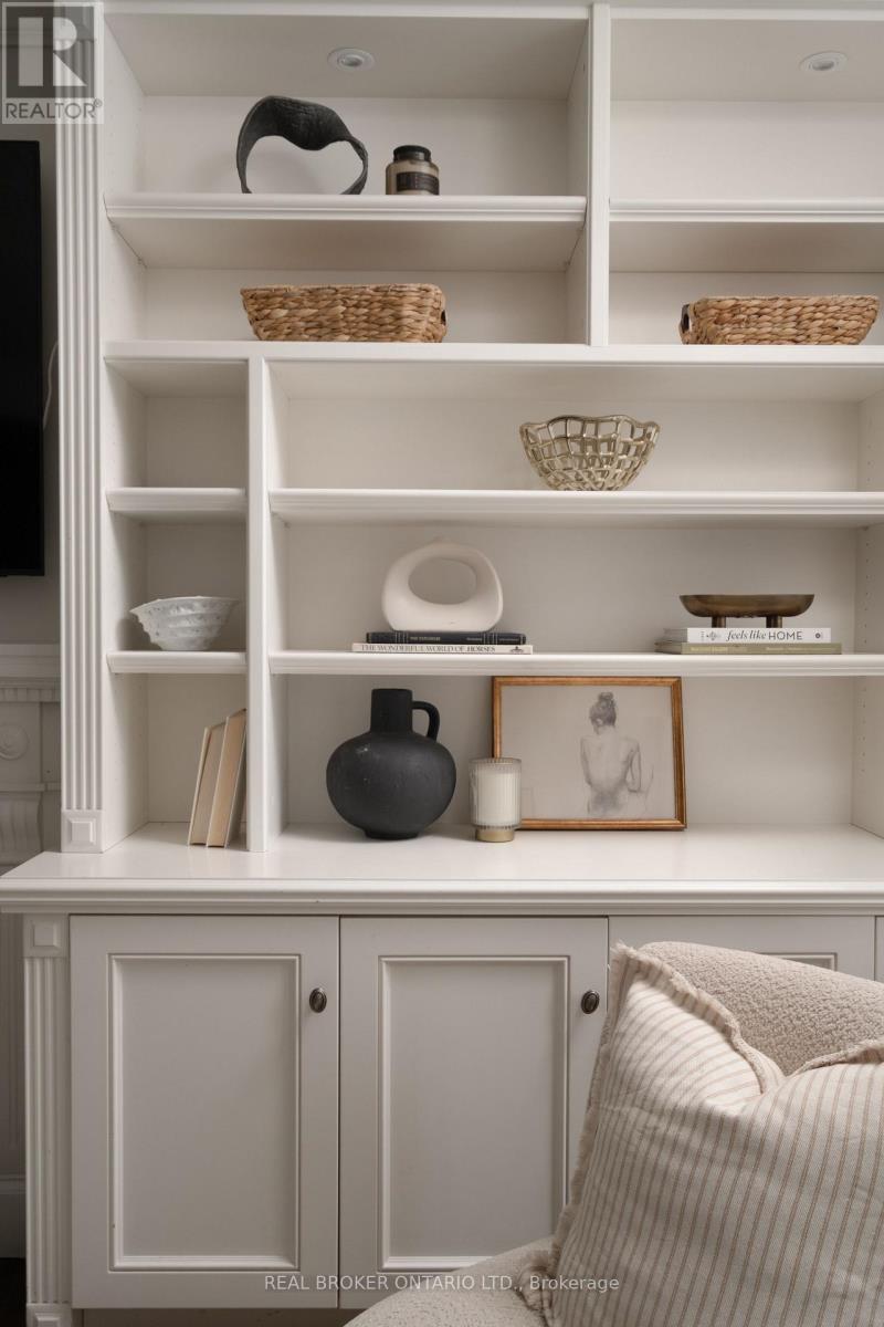 37 Wilgar Road, Toronto, Ontario  M8X 1J6 - Photo 6 - W12773116