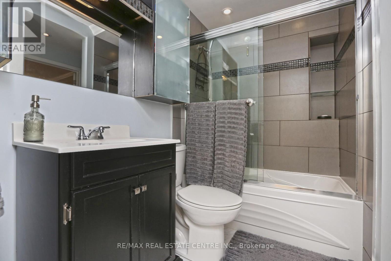 Main - 34 Langwith Court, Brampton, Ontario  L6Y 1Z8 - Photo 10 - W12773544