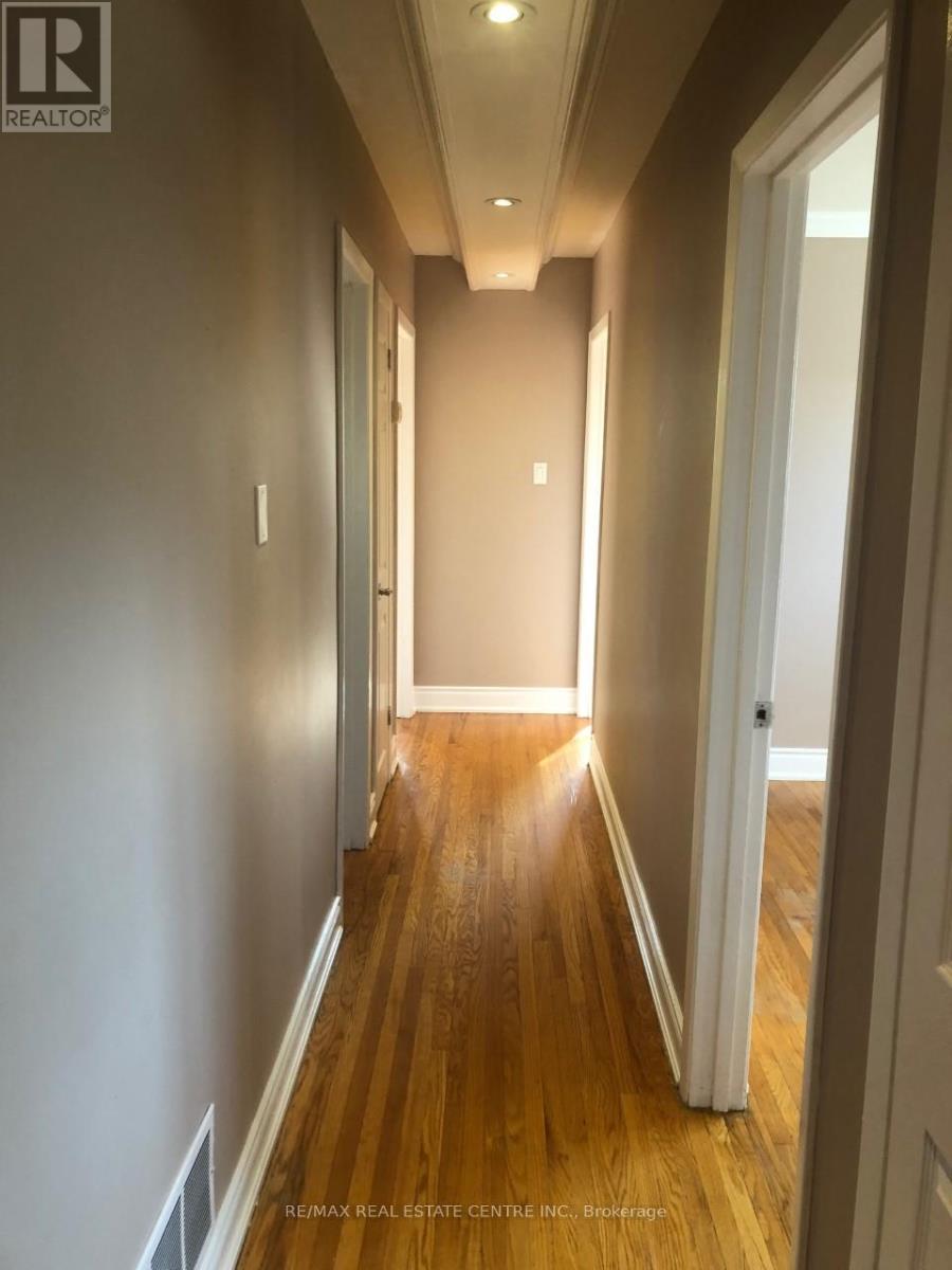 Main - 34 Langwith Court, Brampton, Ontario  L6Y 1Z8 - Photo 11 - W12773544