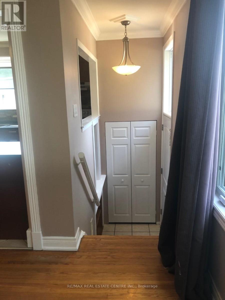 Main - 34 Langwith Court, Brampton, Ontario  L6Y 1Z8 - Photo 2 - W12773544