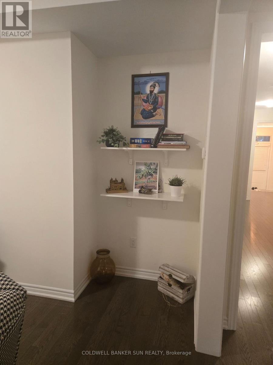 36 Bavenden Crescent, Brampton, Ontario  L6X 5S3 - Photo 7 - W12773560