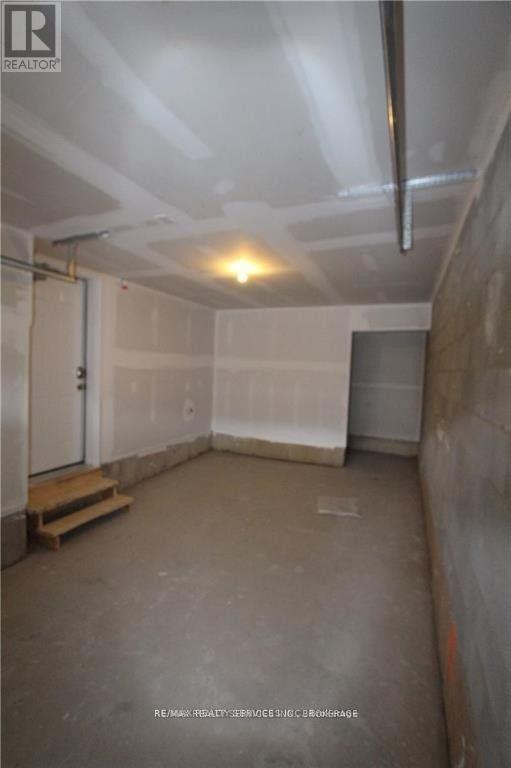 111 Bond Head Court, Milton, Ontario  L9E 1G6 - Photo 11 - W12773564