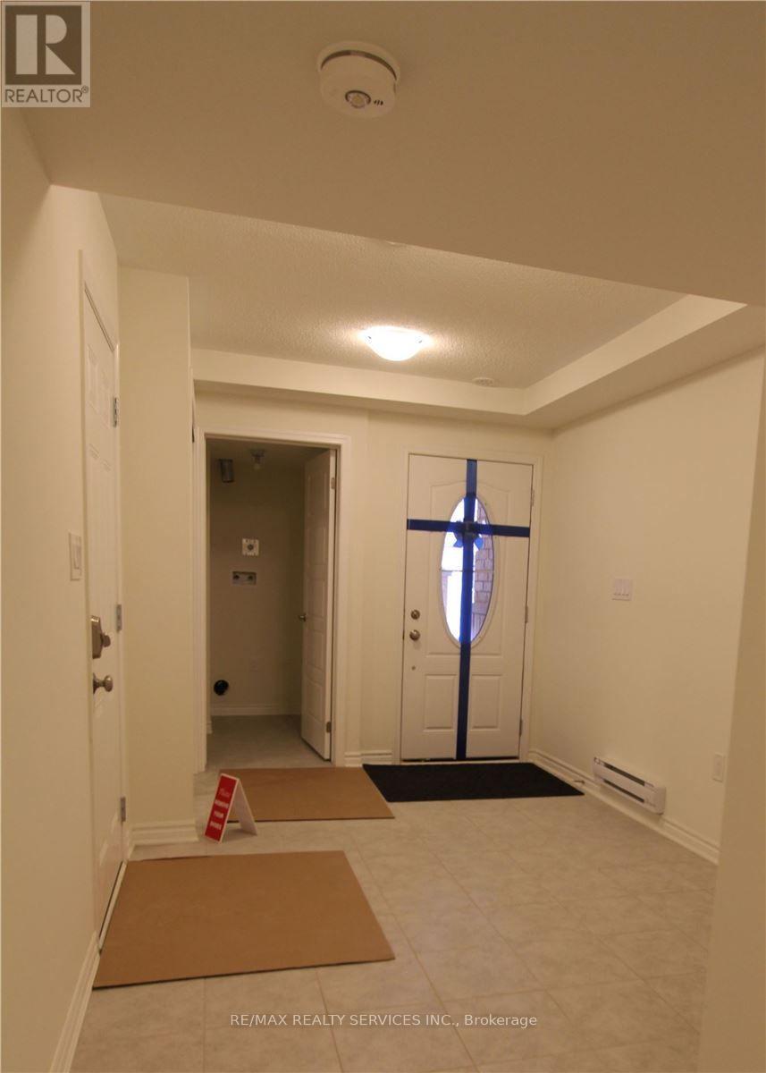 111 Bond Head Court, Milton, Ontario  L9E 1G6 - Photo 4 - W12773564