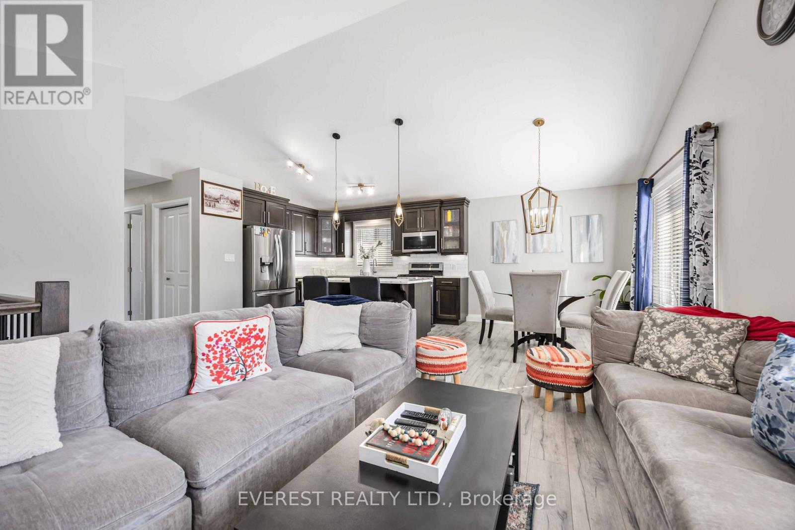 668 Winners Circle, St. Clair, Ontario  N0N 1G0 - Photo 9 - X12773550