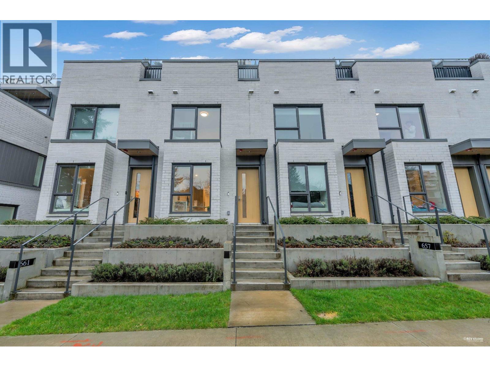 659 W 30th Avenue, Vancouver, British Columbia  V5Z 0K4 - Photo 1 - R3088056